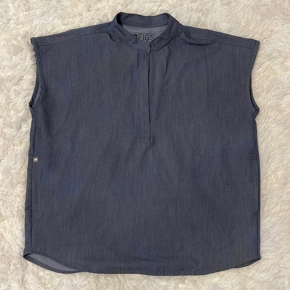 Figs Rafaela top size small.